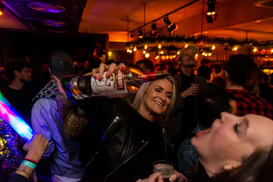 Tel Aviv: Pub Crawl with 4 Stops and Free Shots - Key things that make this pub crawl worth your time