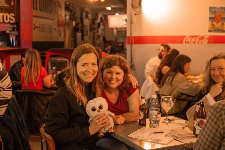 The Biggest Pub Quiz in Valencia - The Atmosphere: Prizes, Applause, and the Host’s Role