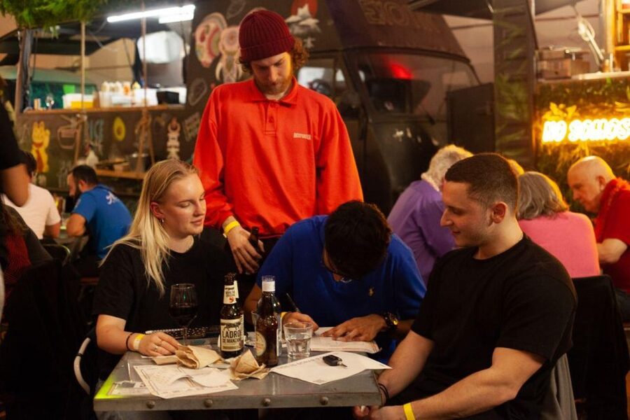 The Biggest Pub Quiz in Valencia - Price and Value: Why $5 for 2.5 Hours Works