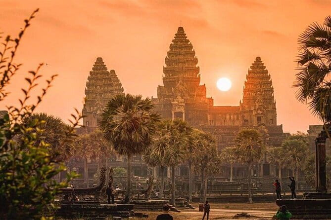 The Cambodian Circus Show and Pub Street Night Market - What’s included (and what you’ll likely add on)