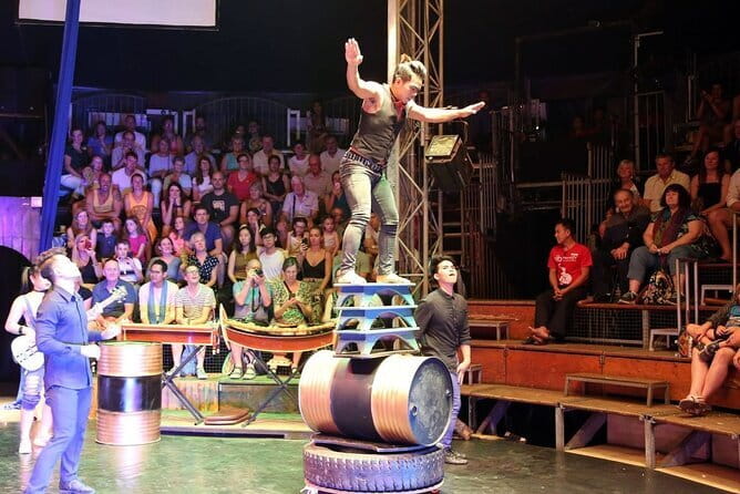 The Cambodian Circus Show and Pub Street Night Market - Dinner at Phare Café: a smart way to start the night
