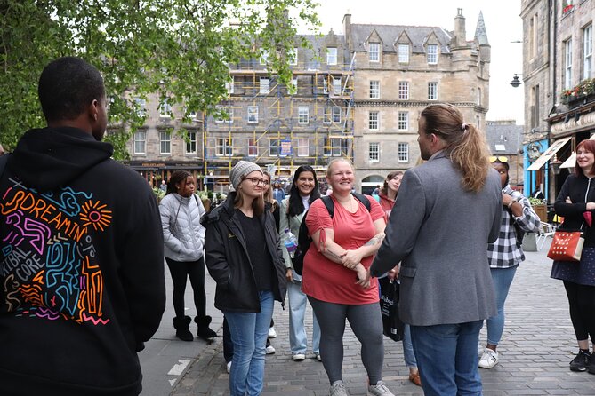 The Edinburgh Literary Pub Tour - The 7:30 pm timing that makes Edinburgh feel like a story