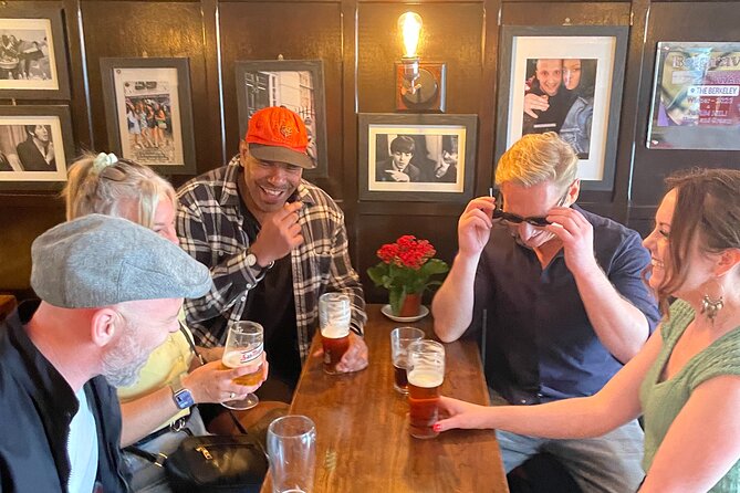 The Great British Pub Walking Tour: London - A local veteran guide: stories that connect pubs to London life