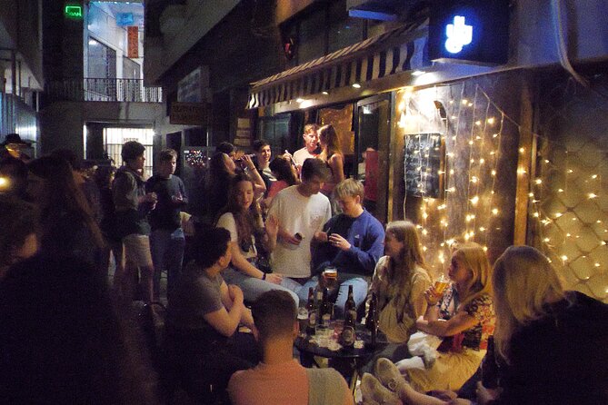 Thursday & Friday Night Pub Crawl for Professionals in Athens - Stop 2: The DUDE Bar for Cocktails and a Clean Dance-Start