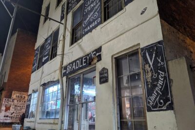 True Crime Pub Crawl - the Original Savannah Murder Tour - Oglethorpe Square and Colonial Park Cemetery: The Spooky Part (and Why It Works)
