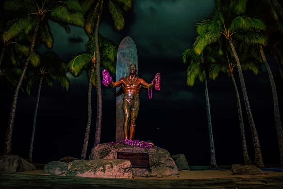 Waikiki Ghosts Boos and Booze Haunted Pub Crawl - Meeting outside Aloha Beer, then getting to the good stuff fast