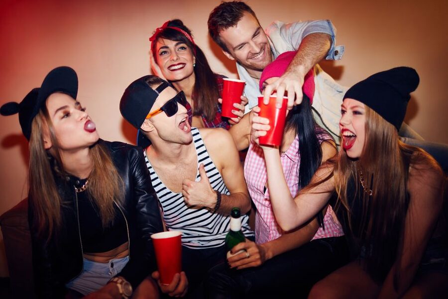 Warsaw: The Original Pub Crawl - Drinking games and crazy challenges: the fastest way to meet people