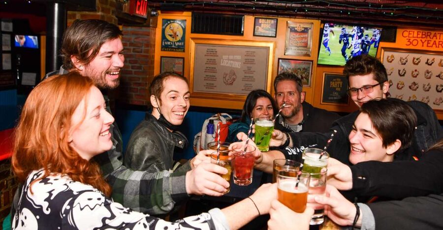 Washington DC: Ghosts Boos and Booze Haunted Pub Crawl - Start at Old Ebbitt Grill, then follow the lantern