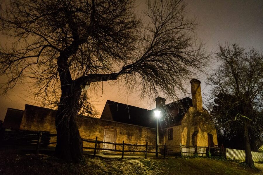 Williamsburg: Colonial Ghosts Haunted Pub Crawl - Bruton Parish Church: A Colonial Anchor for the Scares