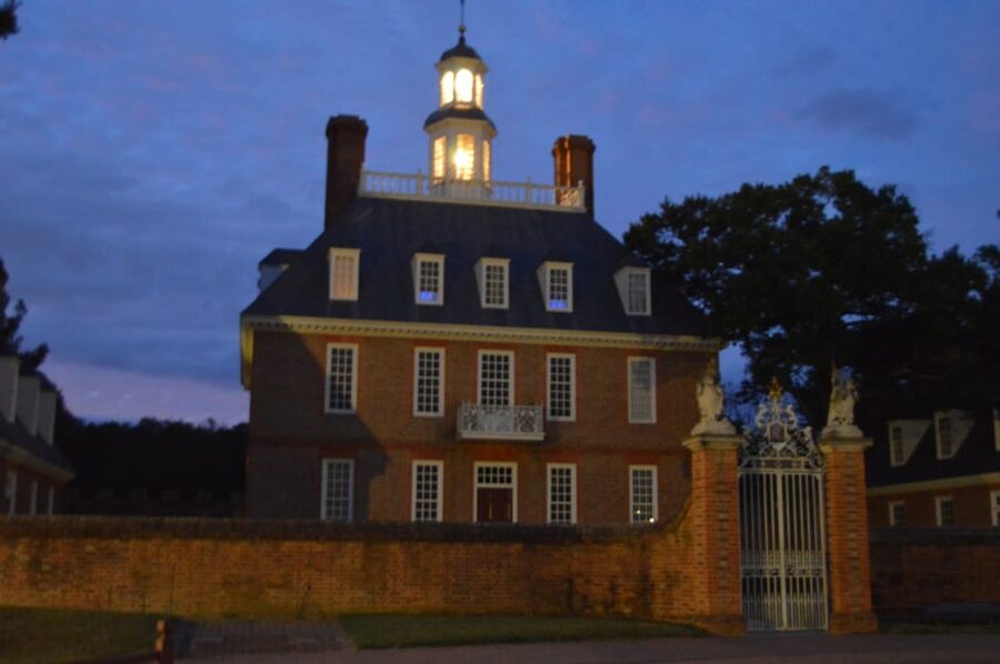 Williamsburg: Colonial Ghosts Haunted Pub Crawl - William and Mary Ghost Lore: The Wren Building Moment