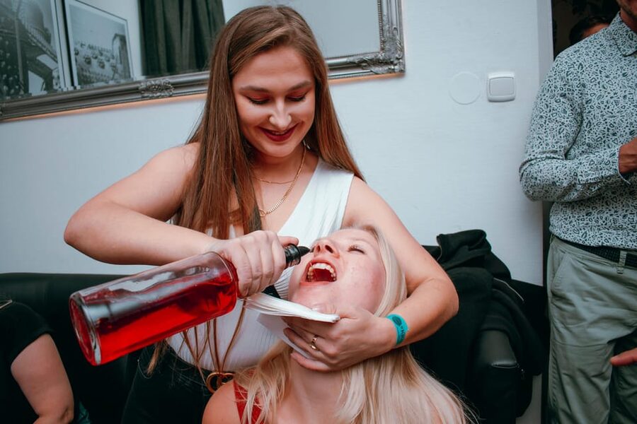 Wroclaw: Pub Crawl with Unlimited Drinks and VIP Club Entry - The Night Plan: 9:45 PM Start in Wrocław Old Town