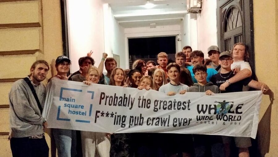 Zagreb: Pub Crawl, 1-Hour of Unlimited Drinks, & Club Entry - VIP club entry: skipping the line stress